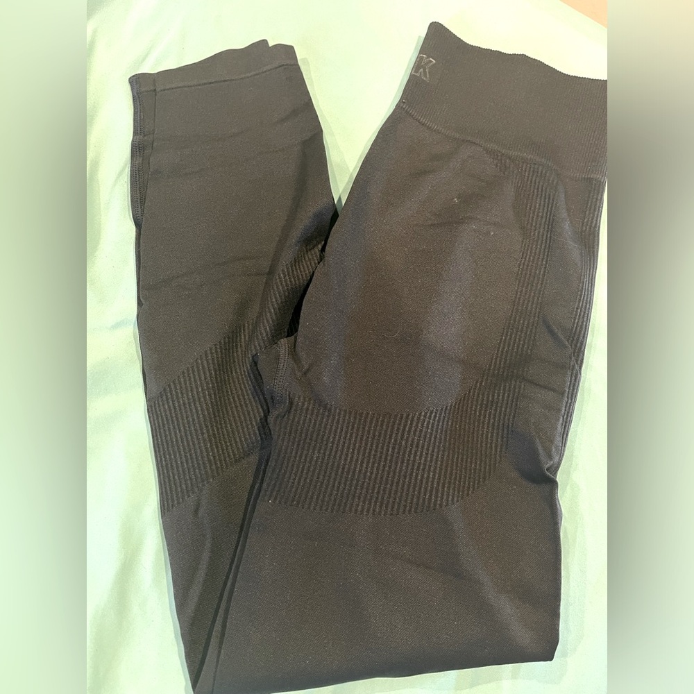 Pink active leggings!! Size M/L